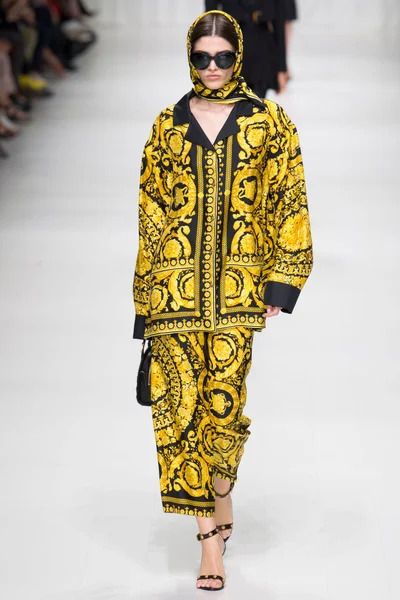 Look 3
